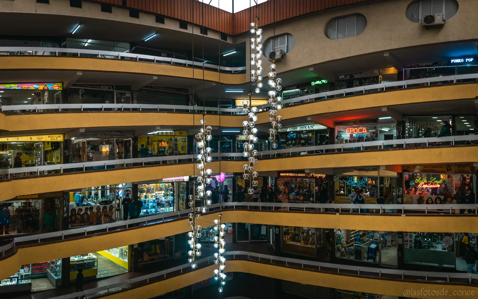 Caracol Shopping Mall in Ecuador, south_america | Shoes,Clothes,Natural Beauty Products,Cosmetics,Sportswear,Jewelry - Country Helper