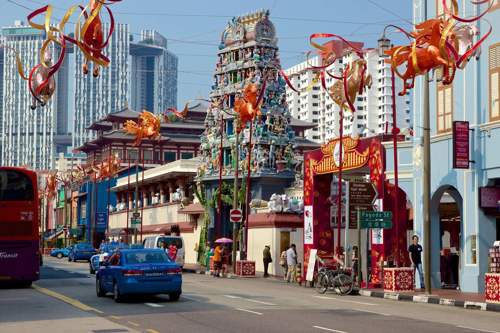 Chinatown Street Market in Singapore, central_asia | Souvenirs,Spices,Organic Food,Groceries,Other Crafts,Fruit & Vegetable,Herbs,Meat - Country Helper