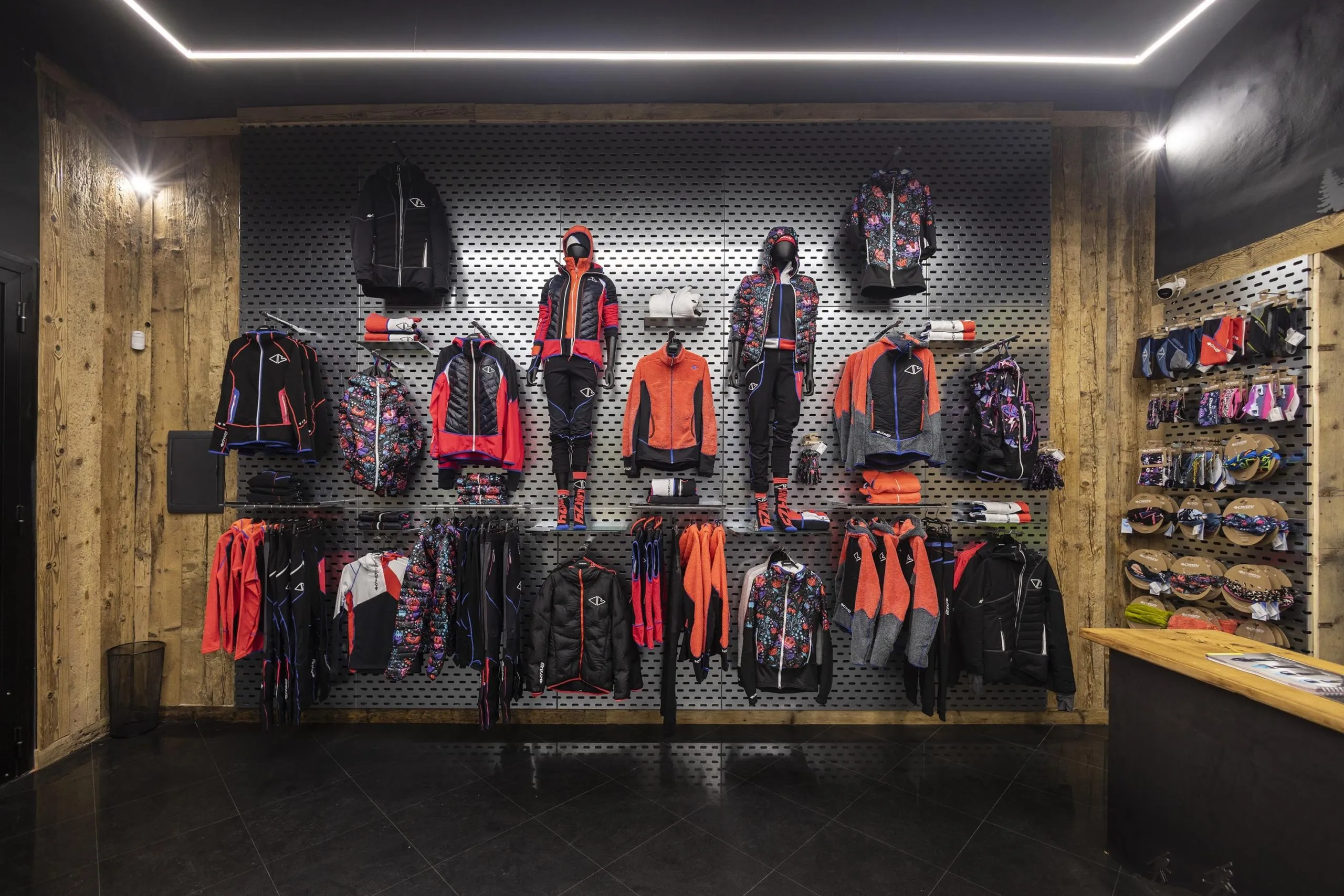 Crazy Store Livigno in Italy, europe | Sportswear - Country Helper