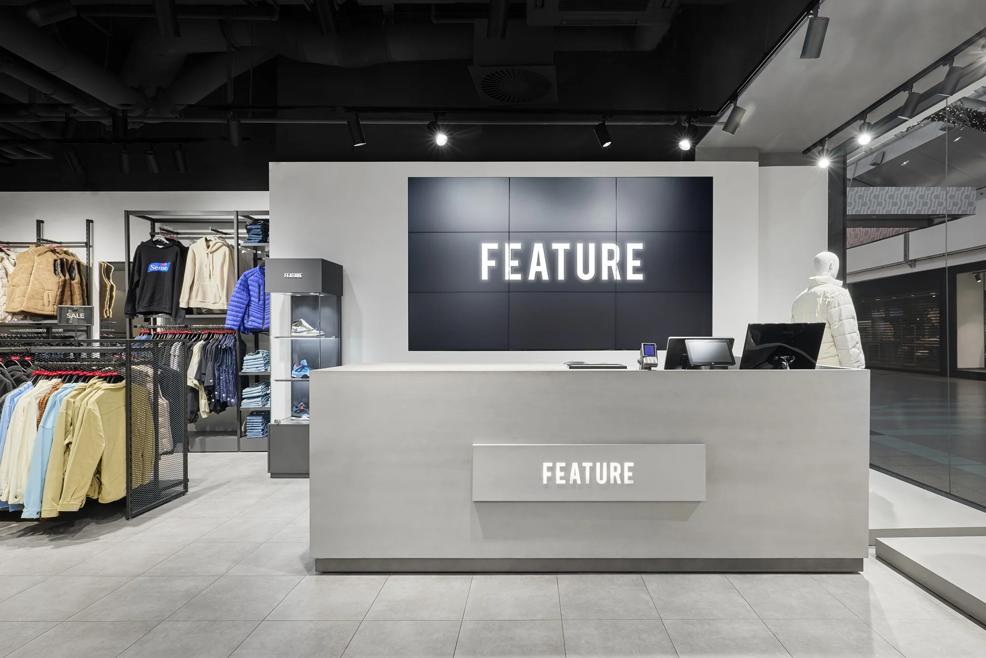 Feature Store Hamburg in Germany, europe | Clothes - Country Helper