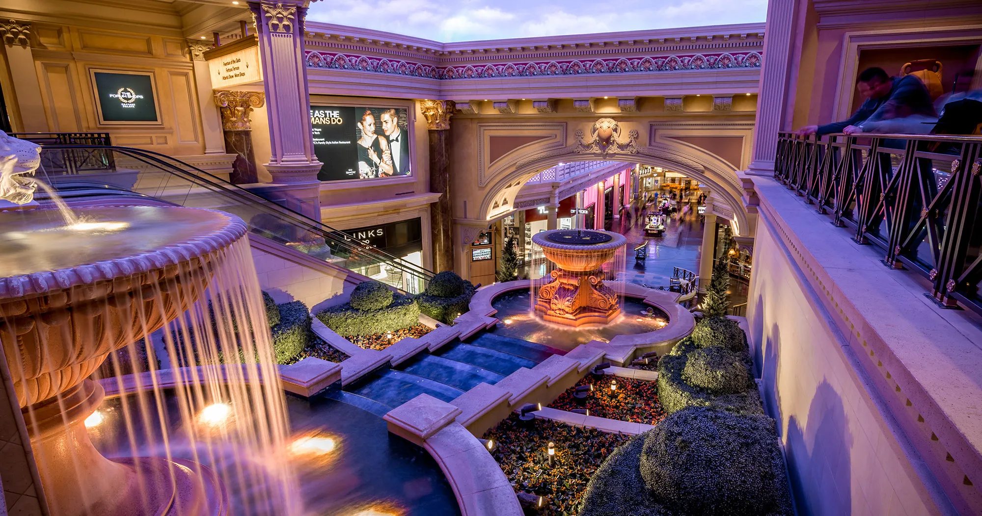 Forum Shops at Caesars in USA, north_america | Shoes,Accessories,Clothes,Gifts,Cosmetics,Sportswear,Swimwear - Country Helper