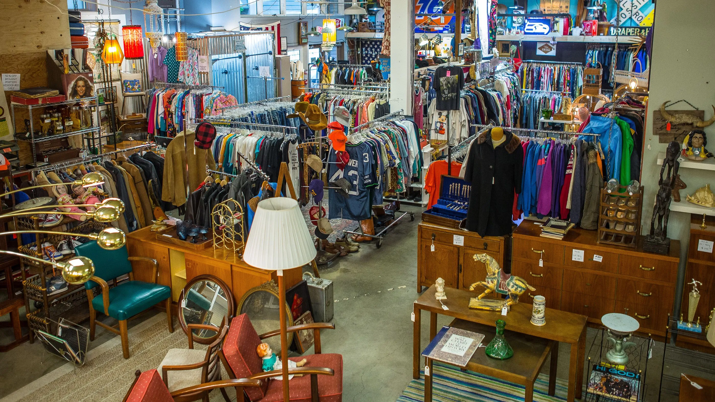 Fremont Vintage Mall in USA, north_america | Accessories,Clothes,Home Decor - Country Helper