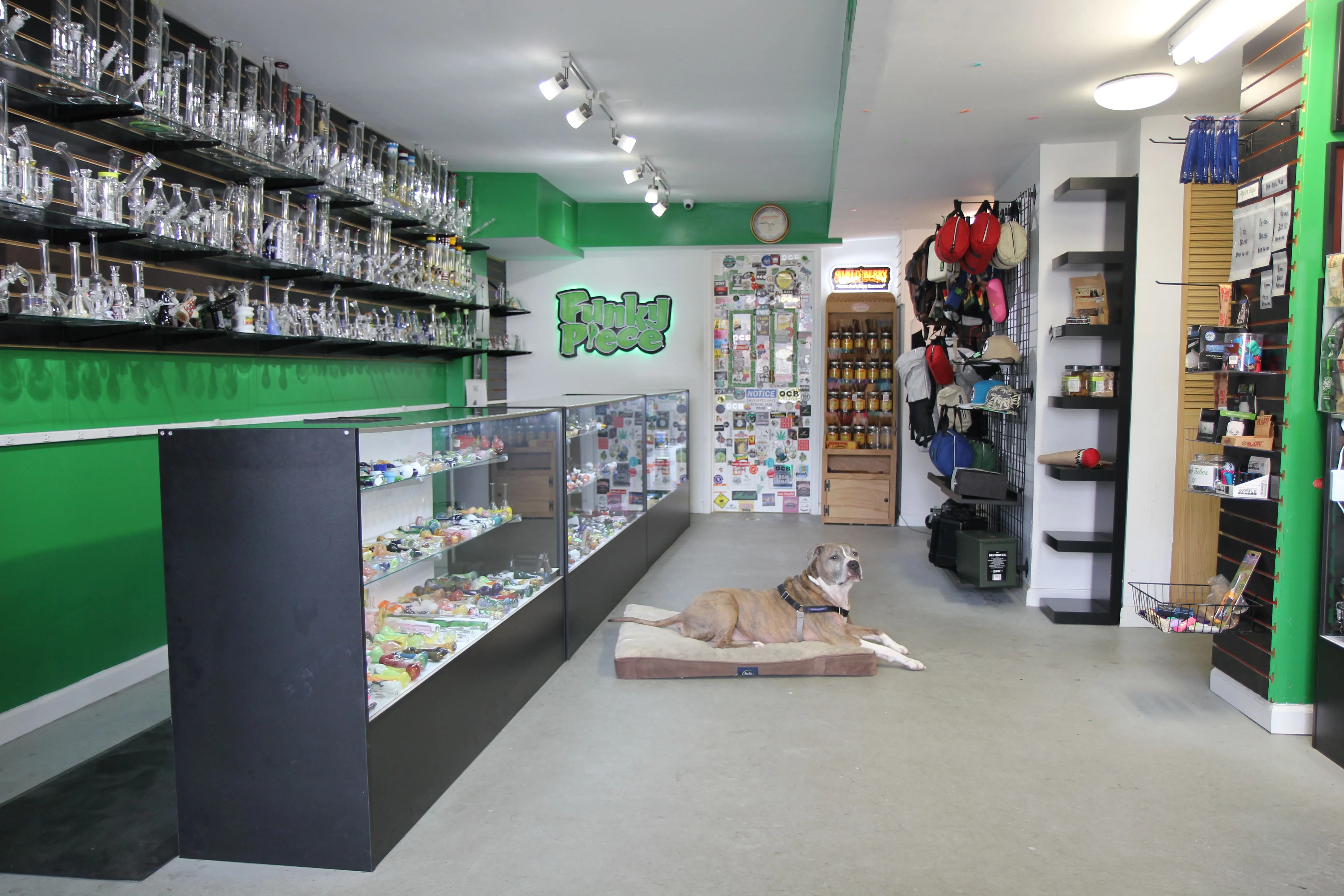 FunkyPiece Smoke Shop in USA, north_america | e-Cigarettes - Country Helper