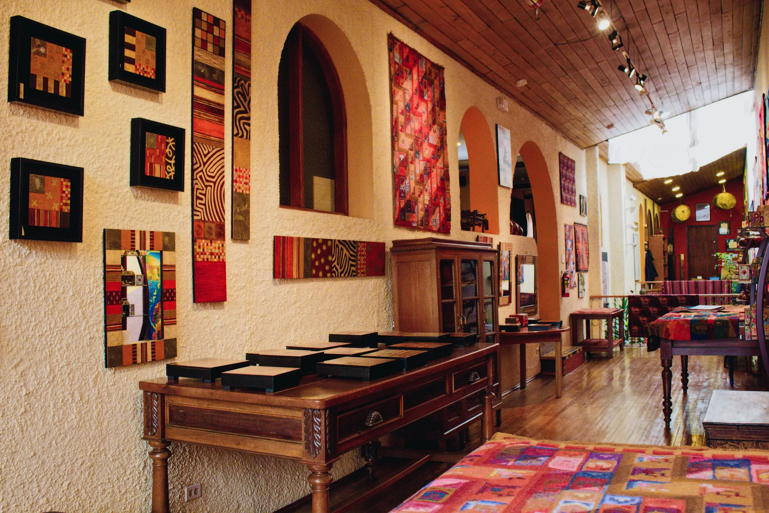 Latin Gallery in Ecuador, south_america | Other Crafts,Handicrafts - Country Helper