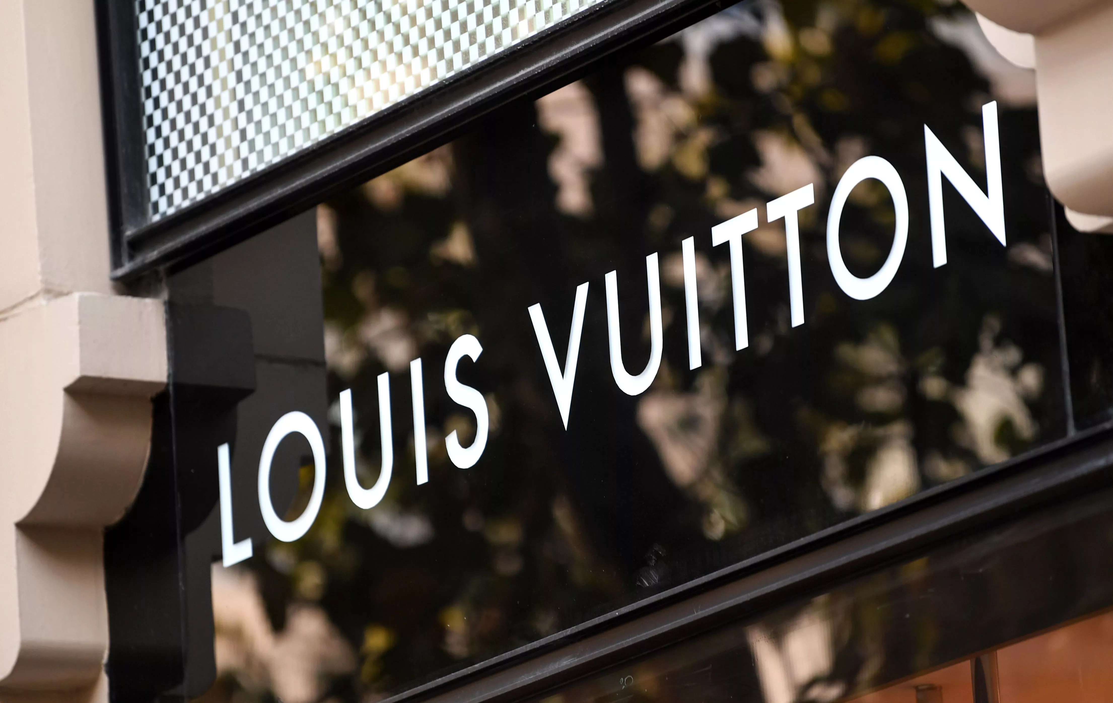 Louis Vuitton Istanbul Nisantasi in Turkey, central_asia | Handbags,Accessories,Travel Bags - Country Helper