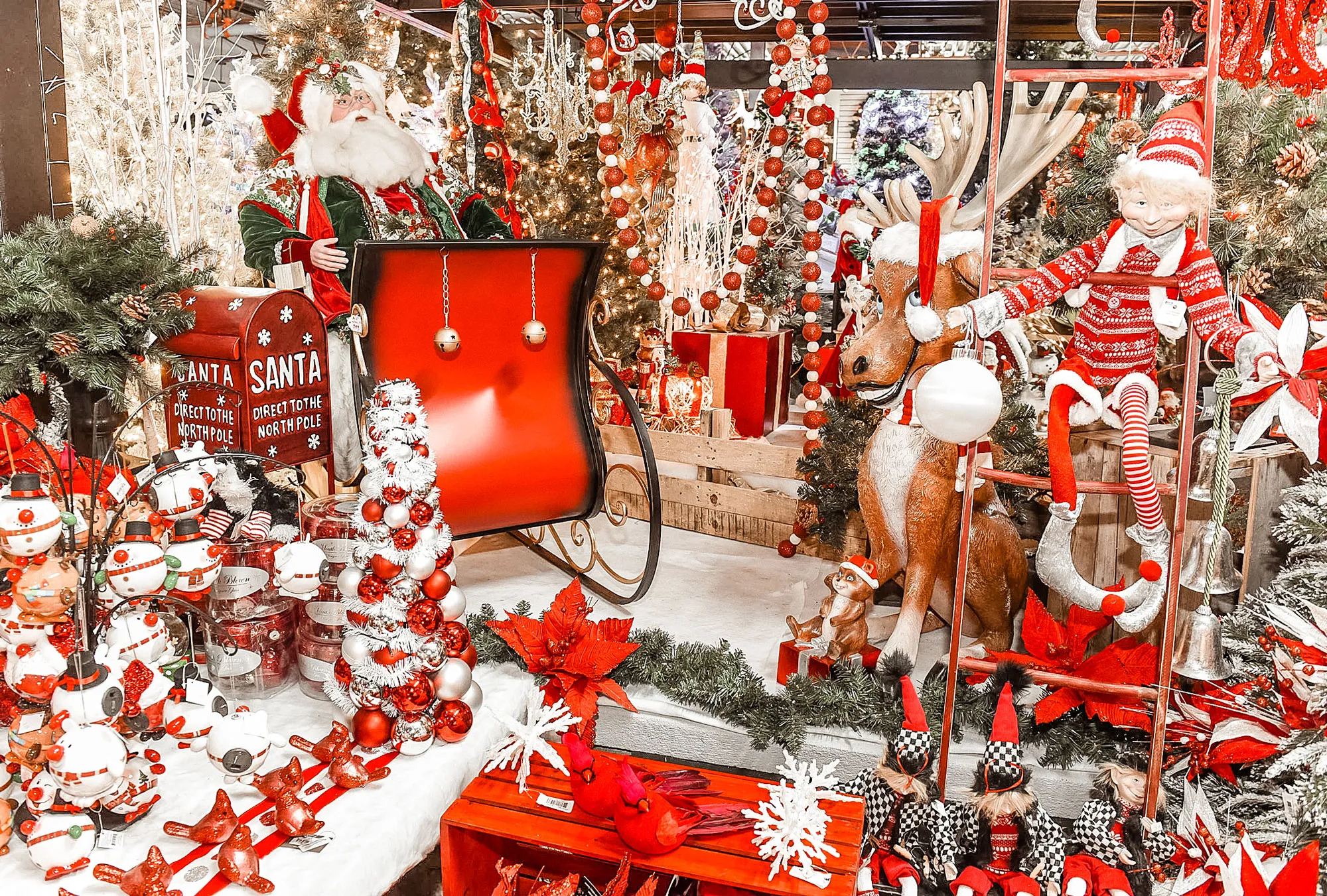 The Quebec Christmas Shop in Canada, north_america | Souvenirs,Gifts - Country Helper