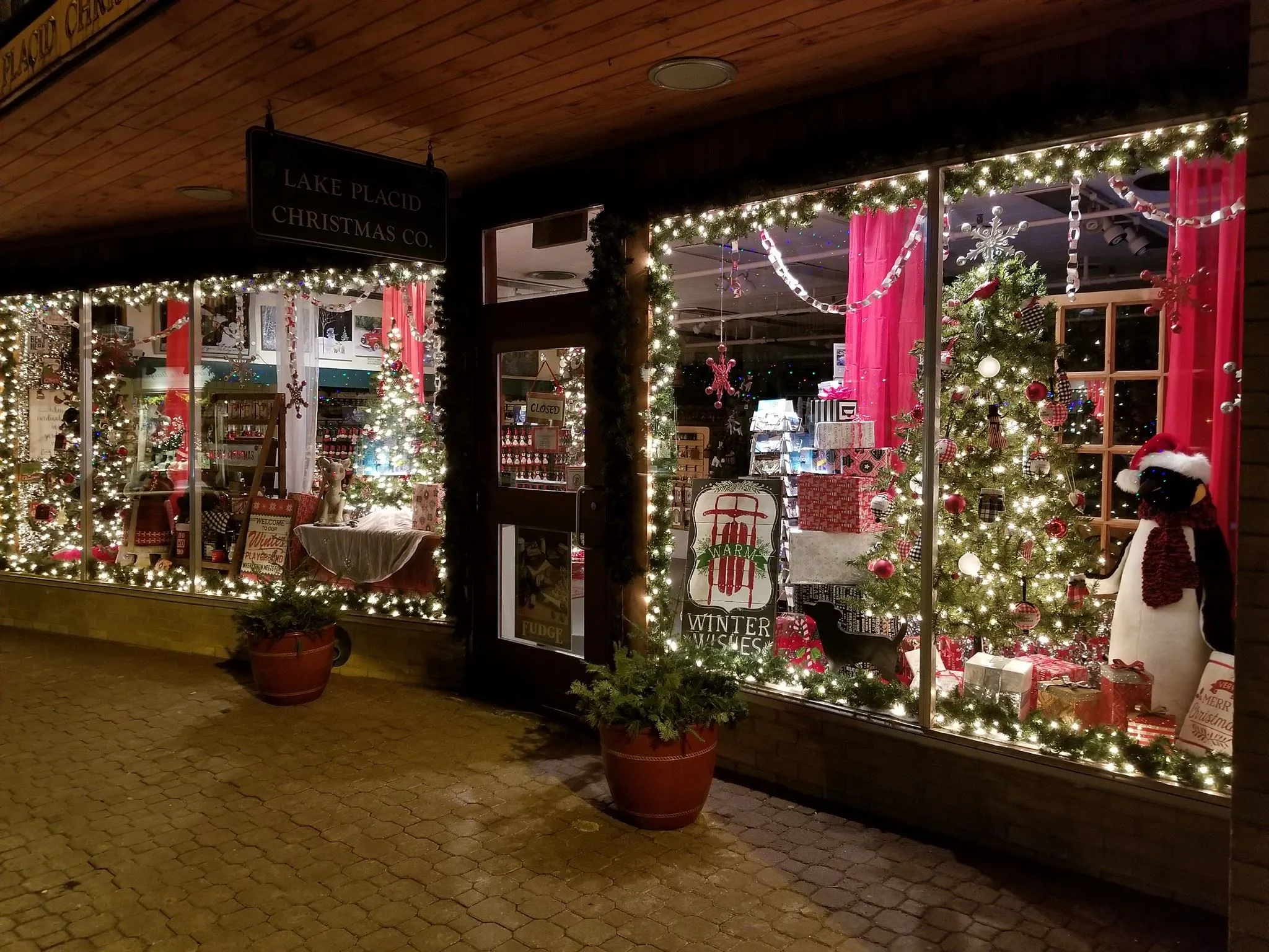 Lake Placid Christmas Co in USA, north_america | Souvenirs - Country Helper