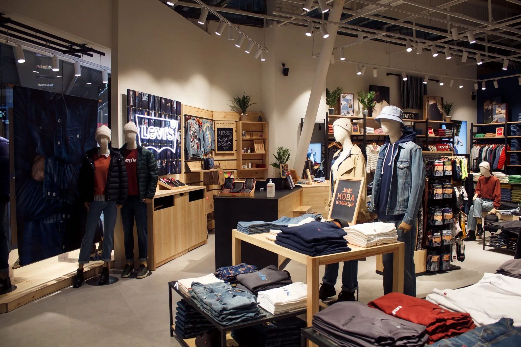 Levi's Aosta. Best Clothes in Aosta, Italy