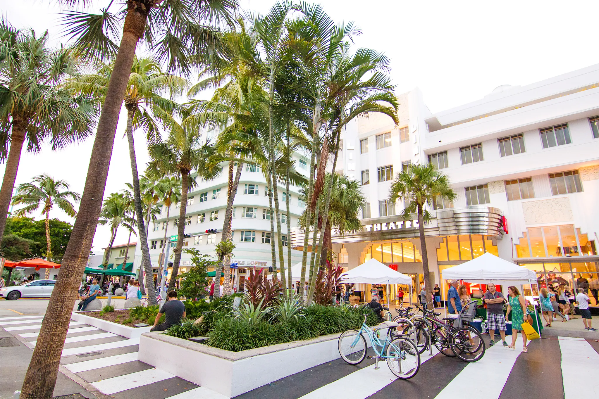 Lincoln Road Shopping District in USA, north_america | Shoes,Accessories,Clothes,Natural Beauty Products,Travel Bags,Jewelry - Country Helper