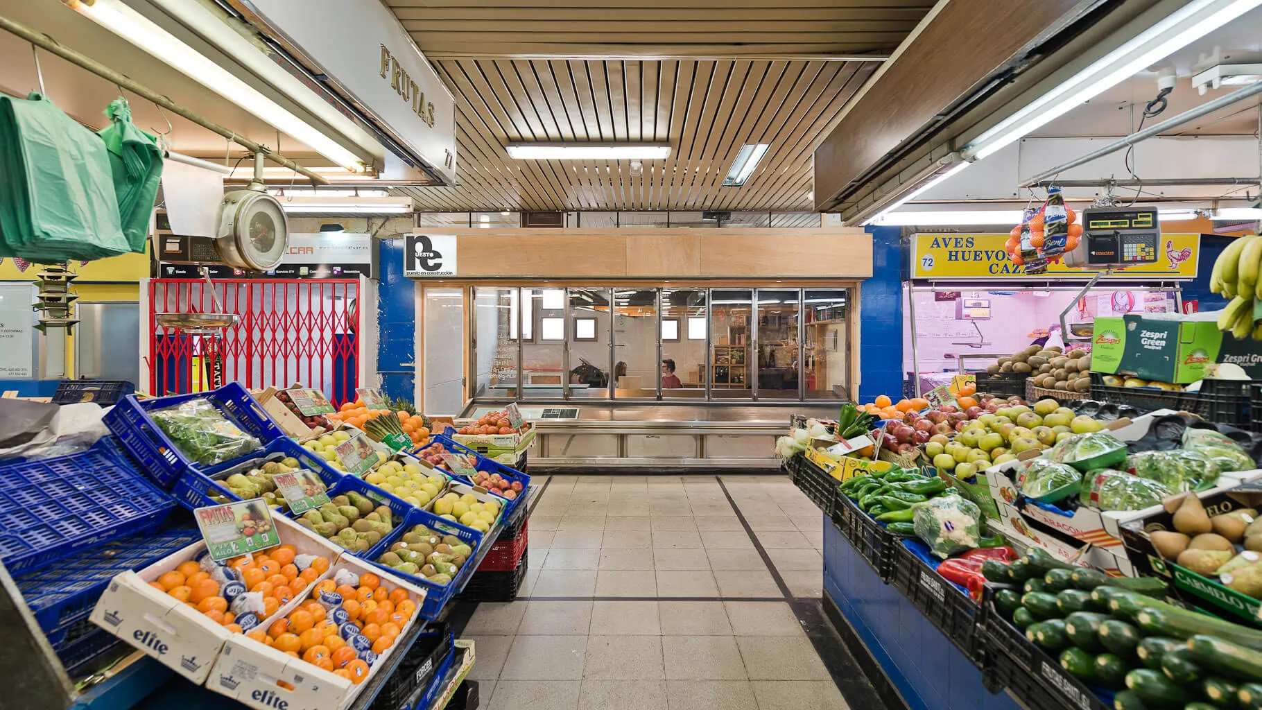 Mercado San Fernando in Spain, europe | Accessories,Spices,Beverages,Fruit & Vegetable,Herbs,Meat - Country Helper