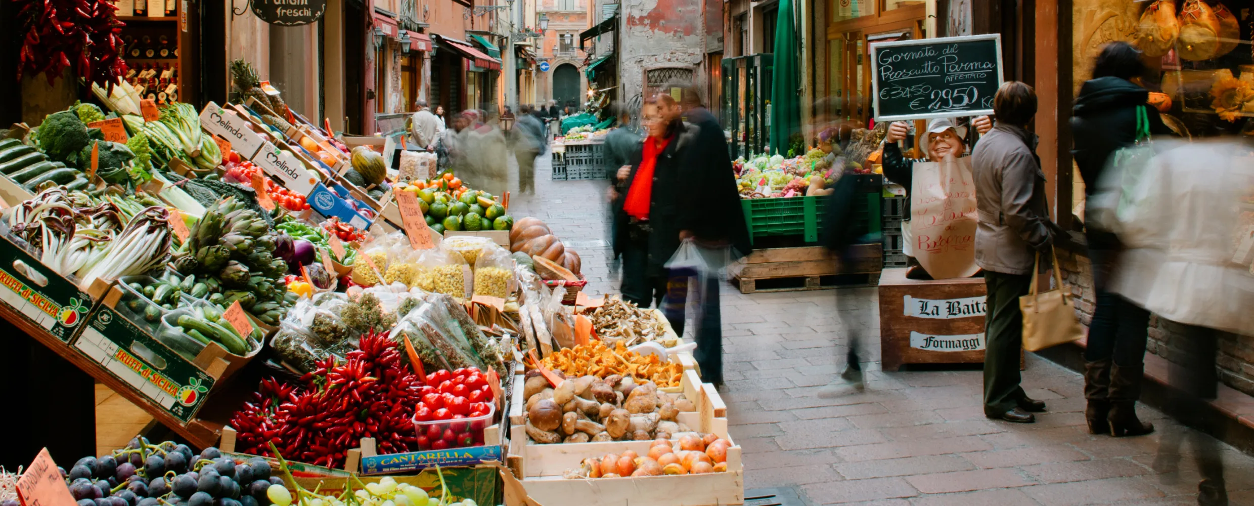 Middle Market in Italy, europe | Organic Food,Fruit & Vegetable,Herbs - Country Helper