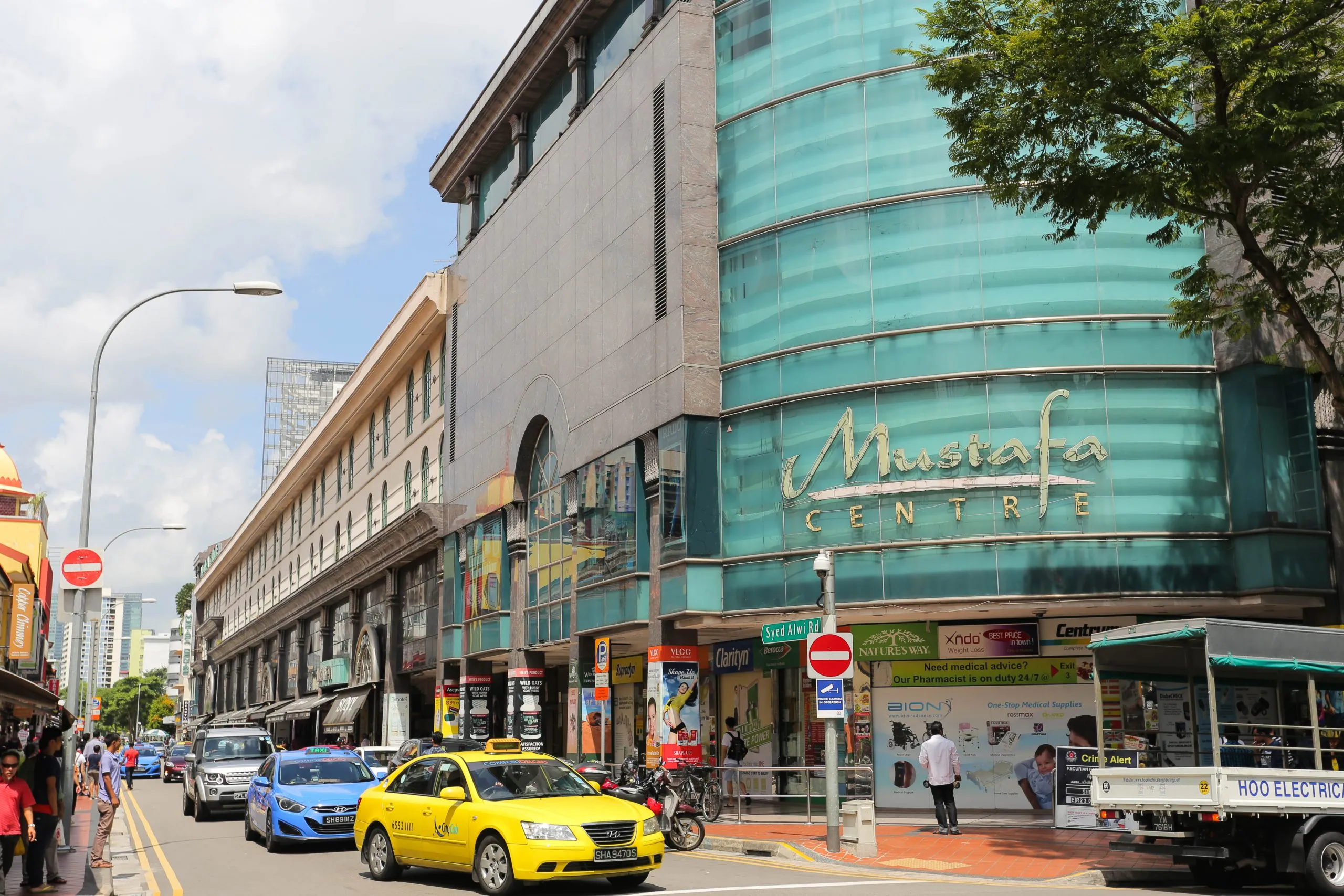 Mustafa Centre in Singapore, central_asia | Fragrance,Handbags,Accessories,Clothes,Sportswear - Country Helper