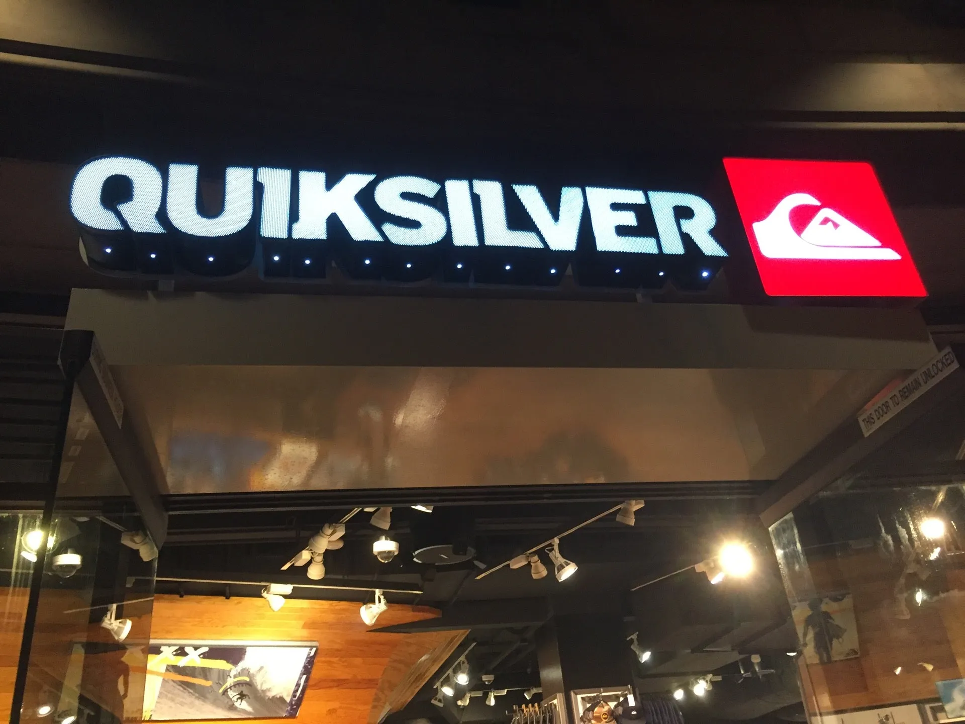 Quiksilver in USA, north_america | Clothes - Country Helper
