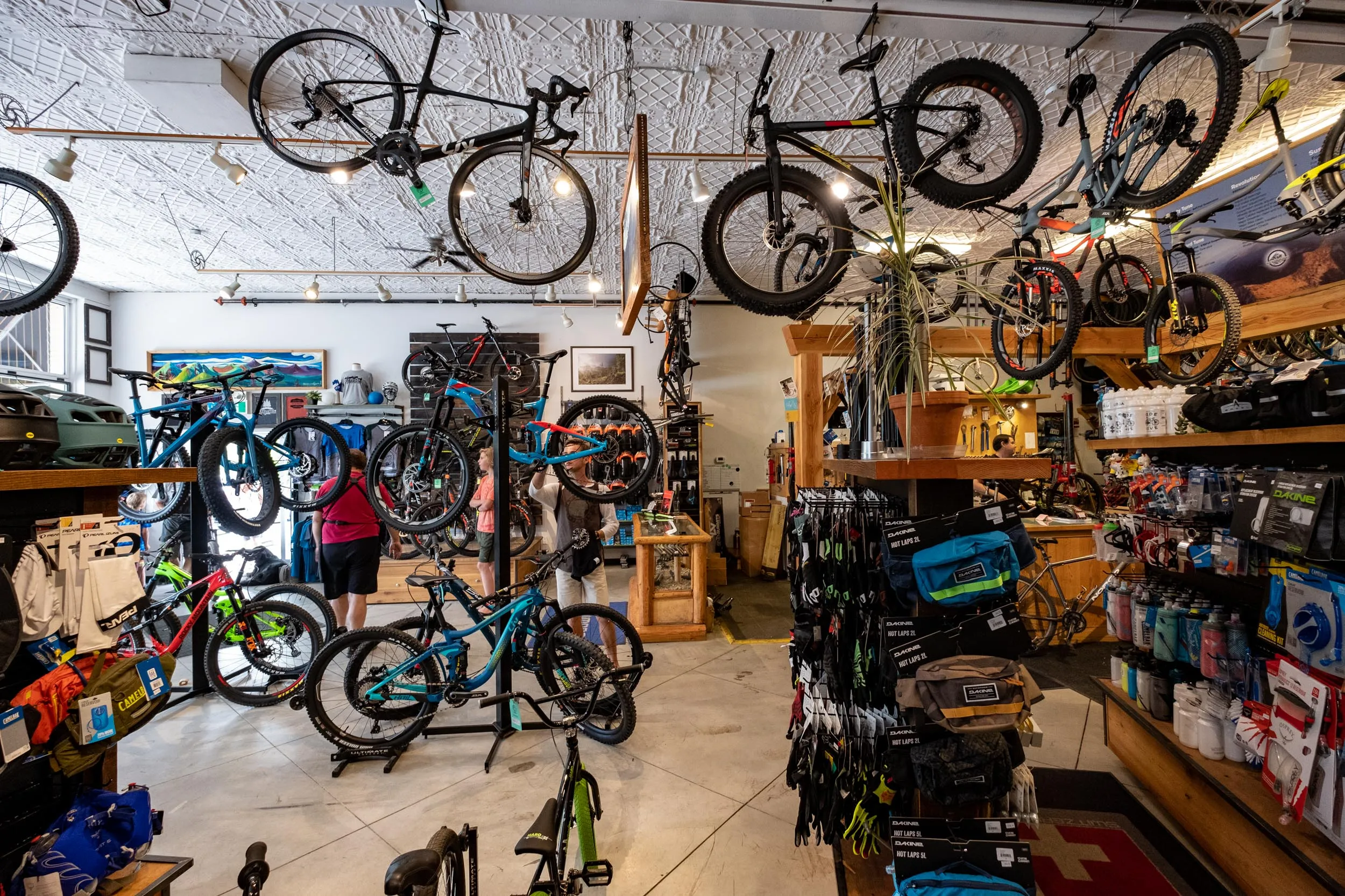 Revolution Cycles in Canada, north_america | Sporting Equipment - Country Helper