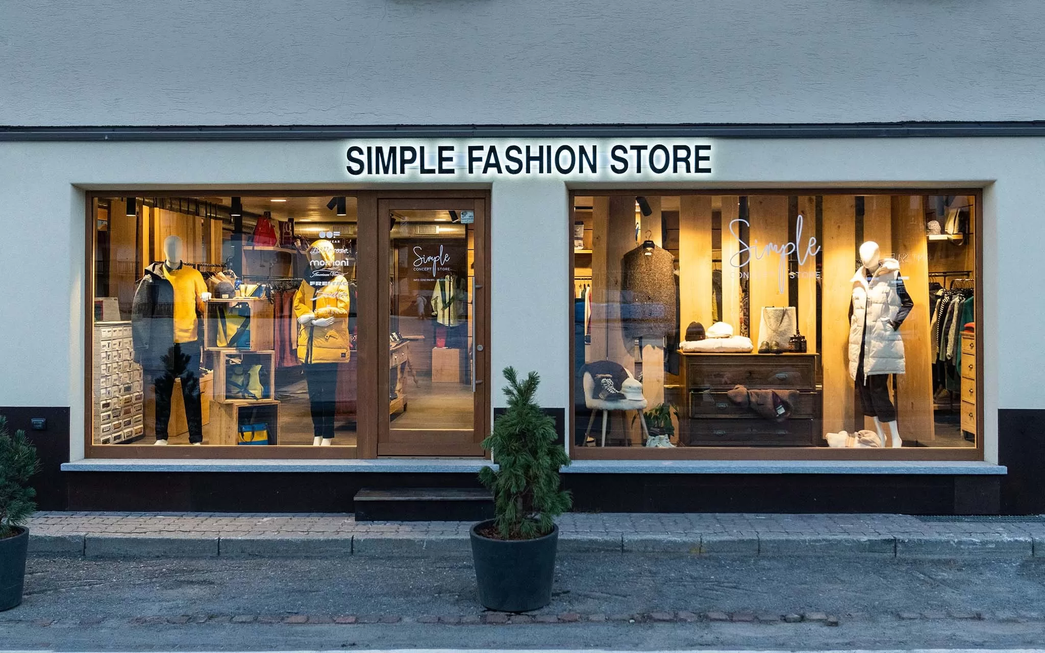 Simple Concept Store in Italy, europe | Clothes - Country Helper