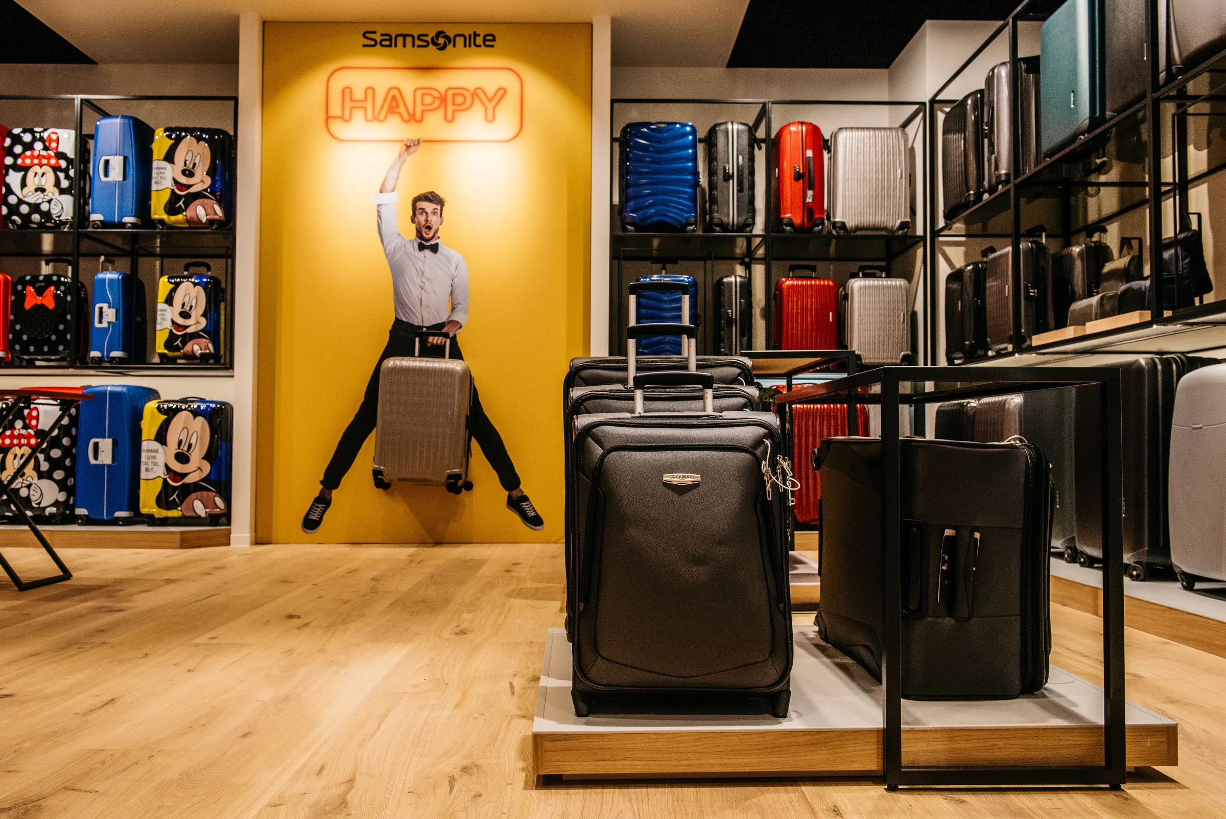 Samsonite Flagship Store in Austria, europe | Travel Bags - Country Helper