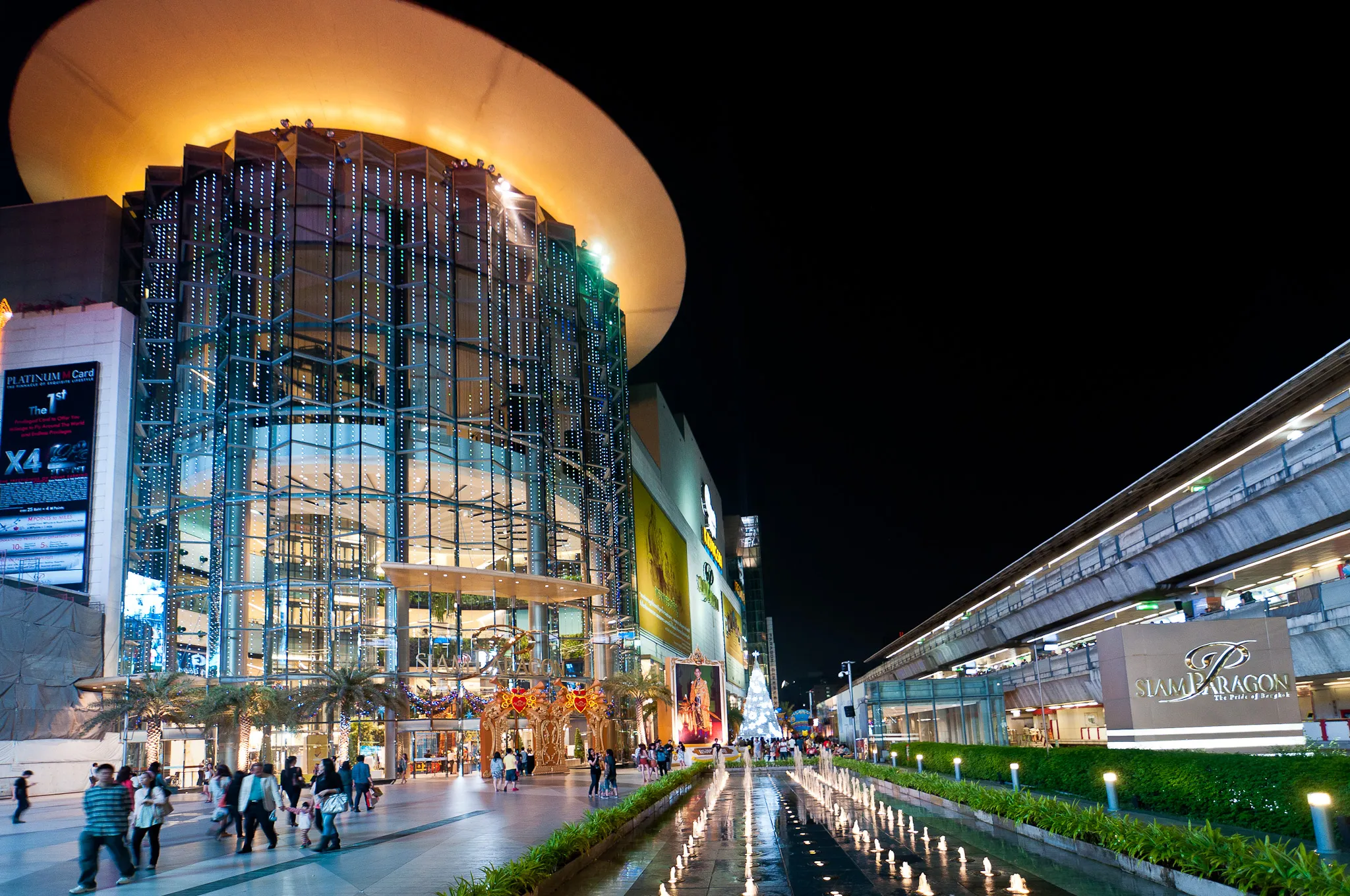Siam Paragon in Thailand, central_asia | Fragrance,Shoes,Accessories,Clothes,Gifts,Cosmetics,Swimwear - Country Helper