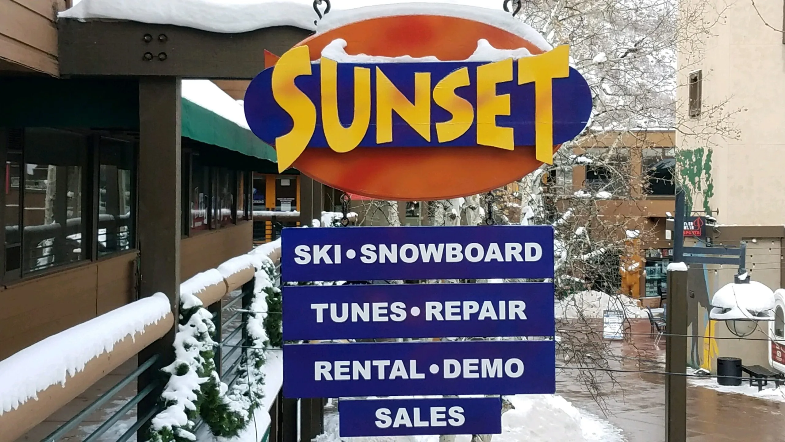 Sunset Ski in USA, north_america | Sporting Equipment - Rated 5