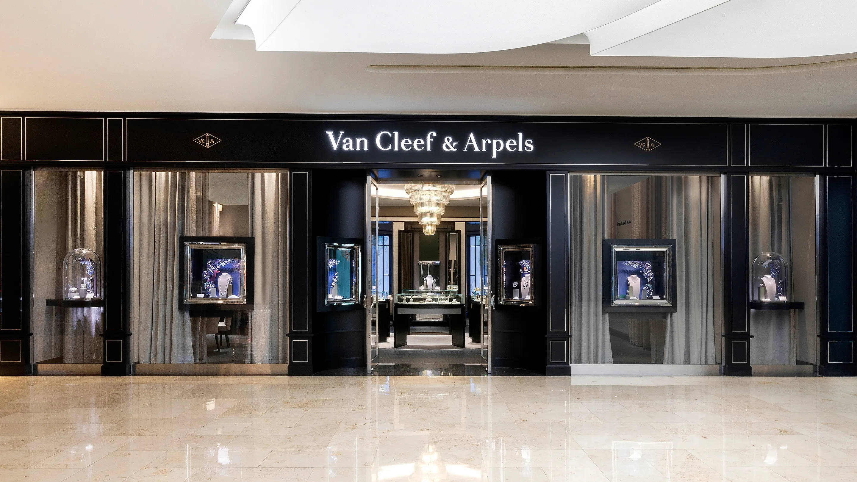 Van Cleef & Arpels in Taiwan, east_asia | Jewelry - Country Helper