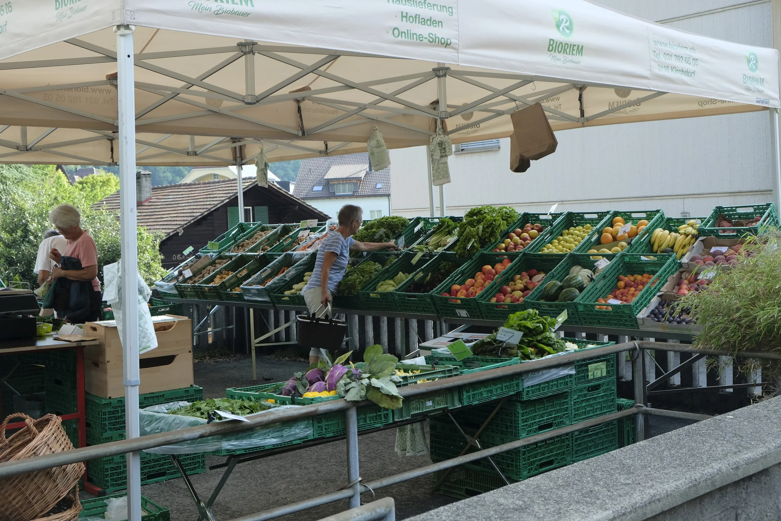 Wochenmarkt in Switzerland, europe | Spices,Organic Food,Fruit & Vegetable,Herbs - Rated 4.8