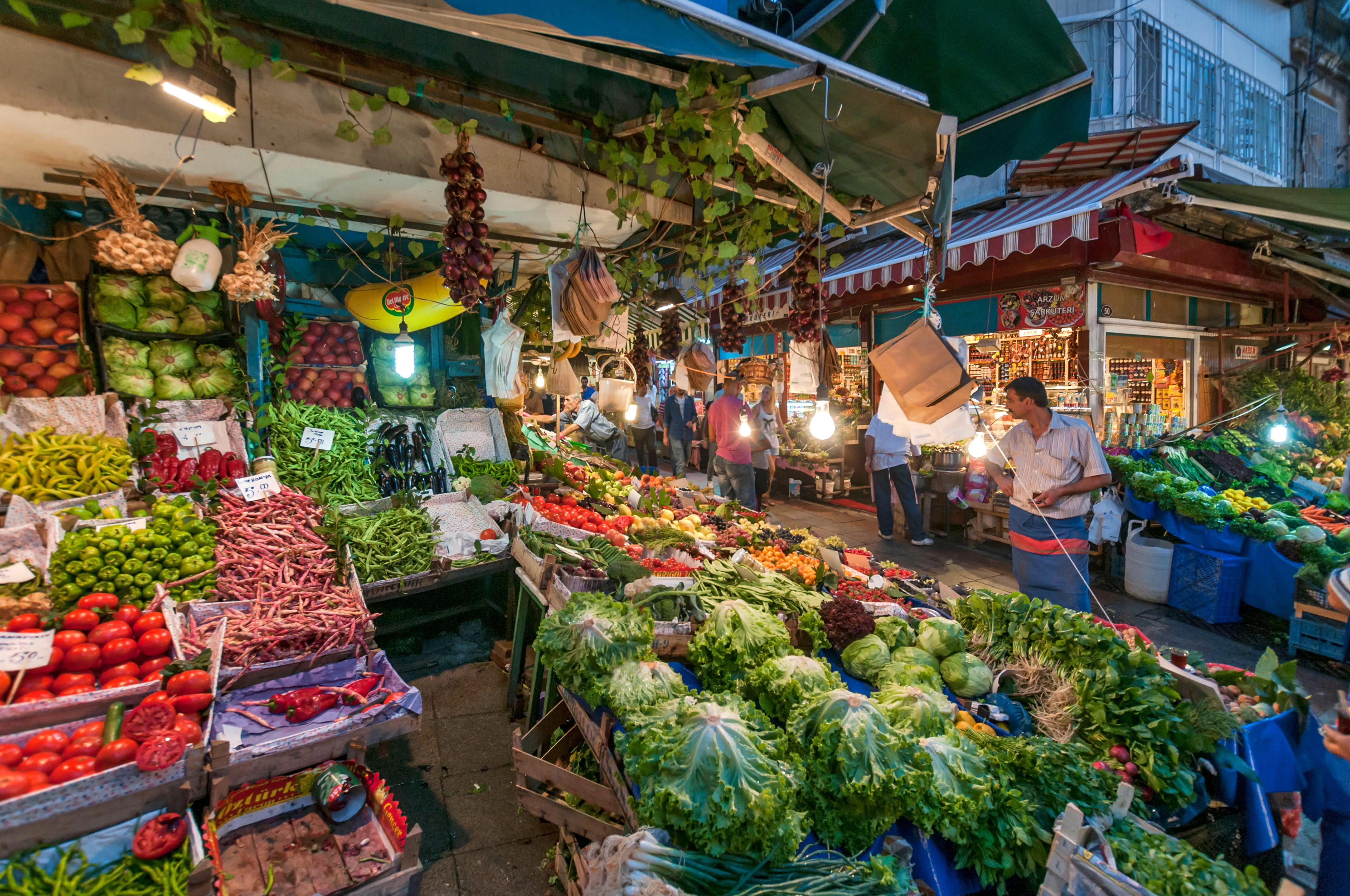 Kadikoy Market in Turkey, central_asia | Spices,Sweets,Fruit & Vegetable,Herbs - Country Helper