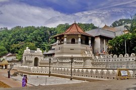 Buddha Tooth Temple | Architecture - Rated 4.2