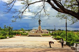 Chao Anouvong Park in Laos, Vientiane Prefecture | Parks - Rated 3.4