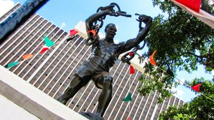 Freedom Statue in Zambia, Lusaka Province | Monuments - Rated 0.7