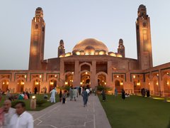 Grand Jamia Mosque in Pakistan, Punjab Province | Architecture - Rated 4.1