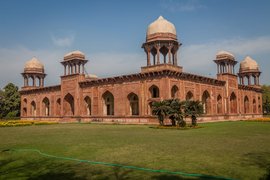 Mausoleum of Mariam-uz-Zamani in India, Uttar Pradesh | Architecture - Rated 3.2