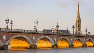 Pont de Pierre in France, Nouvelle-Aquitaine | Architecture - Rated 3.8