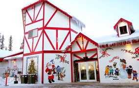 Santa Claus House and Giant Santa in USA, Alaska | Architecture - Rated 3.2