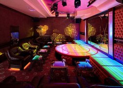 Split | Strip Clubs,Sex-Friendly Places - Rated 4.8