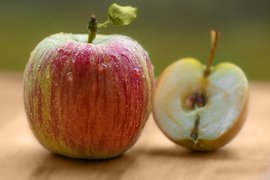 Lithuanian Apples - National Desserts in Lithuania