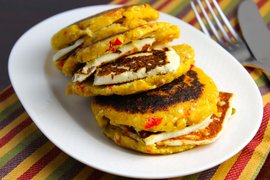 Arepa de Queso - National Main Courses in Colombia