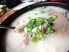 Seolleongtang - National Soups in South Korea