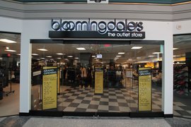 Bloomingdale's Outlet in USA, Pennsylvania | Shoes,Clothes,Handbags - Country Helper