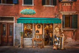Cavalier Venice in Italy, Veneto | Handicrafts - Country Helper