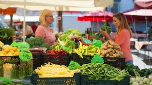 Central Market in Slovenia, Central Slovenia | Spices,Organic Food,Fruit & Vegetable,Herbs - Country Helper
