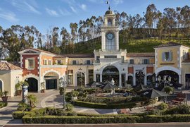 Commons at Calabasas in USA, California | Clothes,Sportswear,Watches,Travel Bags - Country Helper