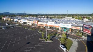 Gateway Shopping Center in USA, Oregon | Shoes,Clothes,Handbags - Country Helper