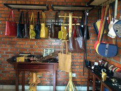 Il Grifone in Italy, Veneto | Handbags,Accessories - Country Helper