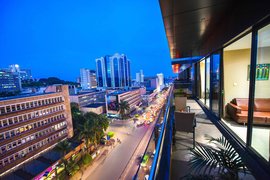 Kampala Boulevard in Uganda, Central | Shoes,Clothes,Watches,Accessories,Jewelry - Country Helper