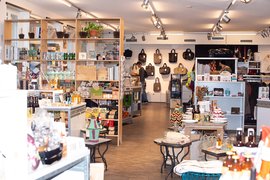 Kitchener AG in Switzerland, Canton of Bern | Shoes,Clothes,Handbags,Accessories - Country Helper