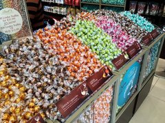 Lindt Chocolate Shop in Canada, British Columbia | Sweets - Country Helper