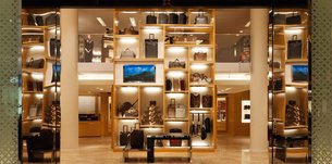 Louis Vuitton New York Macy's Herald in USA, New York | Handbags - Country Helper