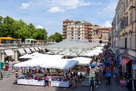 Gravel Market in Italy, Emilia-Romagna | Organic Food,Clothes,Herbs - Country Helper