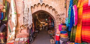 Naif Souk in United Arab Emirates, Abu Dhabi Region | Shoes,Clothes,Fragrance,Cosmetics,Accessories,Jewelry - Country Helper