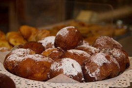 Pastry Shop Rome in Italy, Lombardy | Sweets - Country Helper