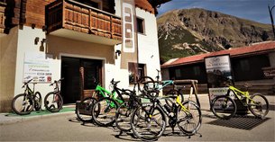 The Bike Store in Italy, Lombardy | Sporting Equipment - Country Helper